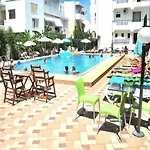 Santa Marina شقة فندقية 2*